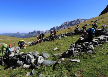 Abhaz mitolojisi Atsanlar- Cüceler