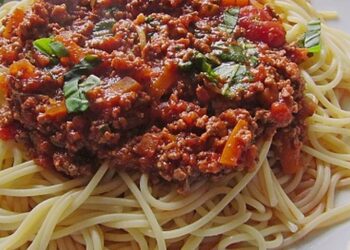 Макароны с мясным рагу