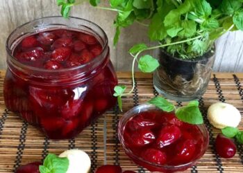 Абгыӡра иалхә аиларш -варенье из кизила