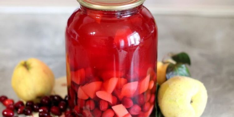 Абиеи абгыӡреи ирылхны ашәырӡы-Компот из айвы и кизила