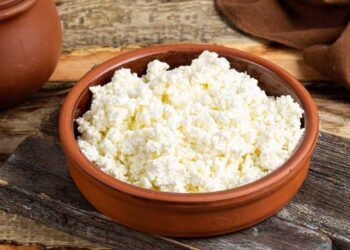 Ahaça – peynir altı suyundan elde edilen lor kütlesi