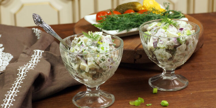 Римский салат из сельди