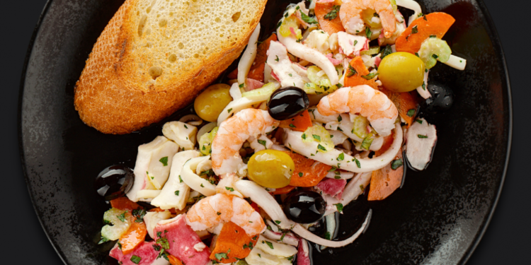 Салат из морепродуктов