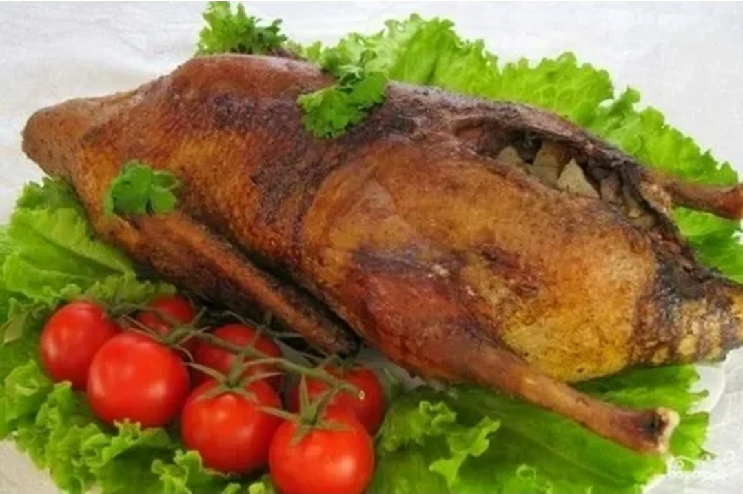 курица фаршированная грибами. блюда с курицей и грибами. утка с грибами. курица фаршированная грибами. утка, фаршированная картофелем и грибами.