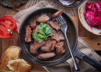 Акәац ҽыҭ  жәпа ӡны-мясо, жаренное крупным куском.