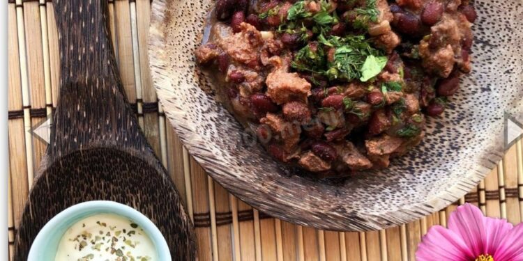 Акәац акәыд алажәны-мясо с фасолью амарҭхәқәа