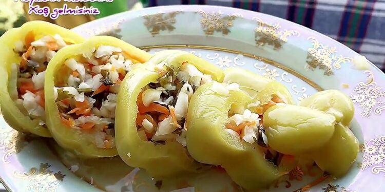 Фаршированный соленый перец-doldurulmuş biber türşusu