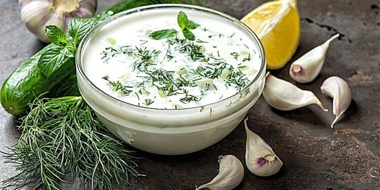 Джаджик окрошка с йогуртом-cacık