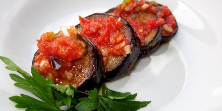 Апатырџьан аџьыка ахьшьны -Баклажаны с аджикой