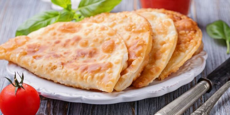 Чебурек -çiğ börek