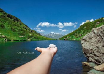 Çhı Gölü, Abhaz dilinden çevrilmiş – “at başı