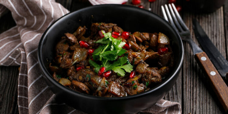 Амгәачаҧа — очень яркое насыщенное мясное блюдо, которое готовится из мелко нарезанных говяжьих (можно куриных) потрохов