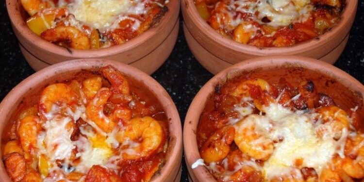 Креветки в горшочках – karides güveç