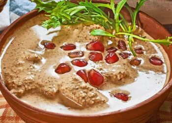 Araşıh sızbal – Acıka ile ceviz sosu.