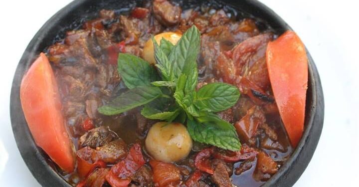Мясо в горшочке-çomlek kebabı