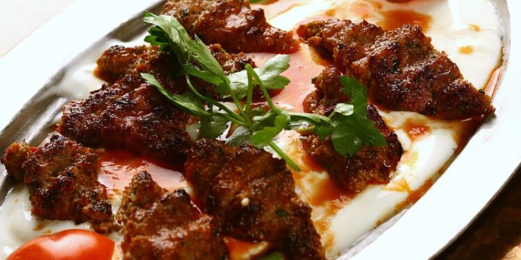 Кебаб с йогуртом-yoğurtlu kebap