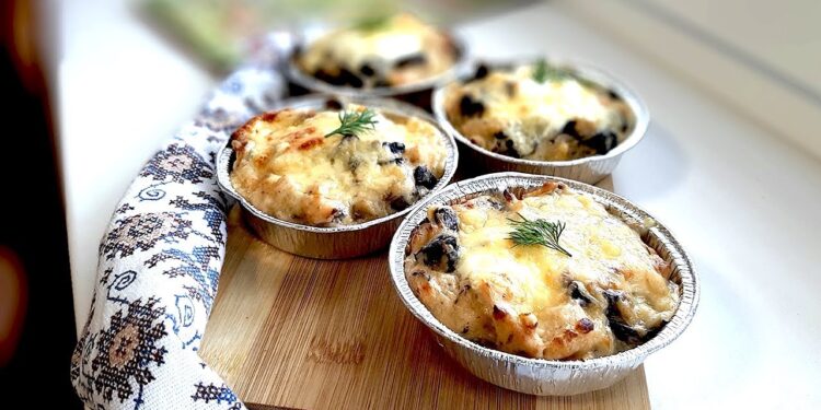 Жюльен с курицей и грибами.