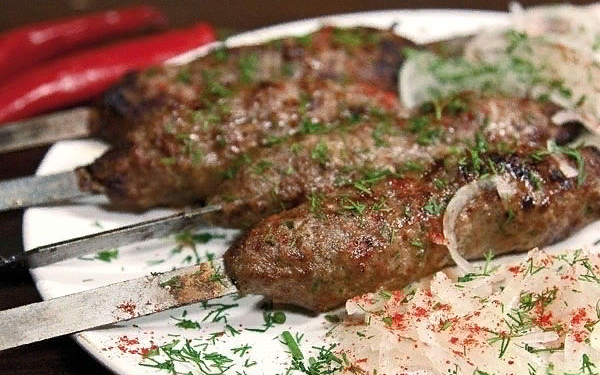 Люля кебаб из говядины на шампурах