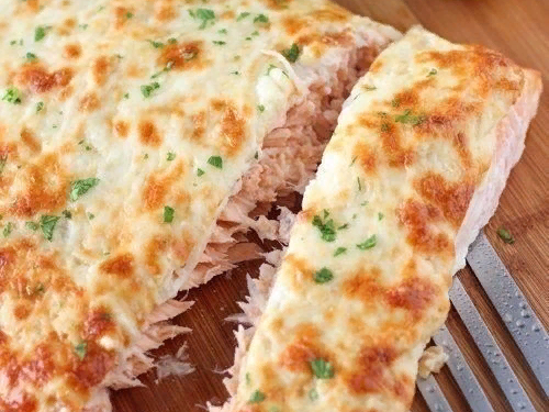 ЛОСОСЬ, ЗАПЕЧЁННЫЙ С СЫРОМ