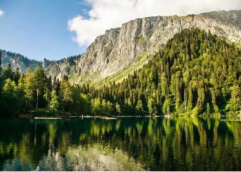 Pşegışhua (Pşagışhua) eşsiz bir zirvedir.