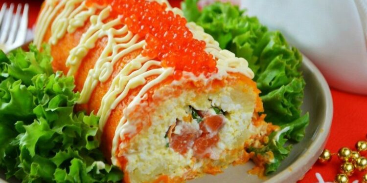 Царский салат с семгой в виде рулета