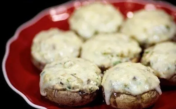 Шампиньоны с курицeй и сыром