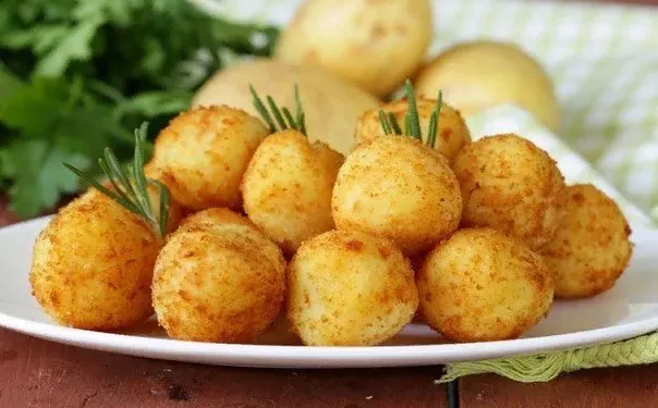 Картофeльныe шарики с сыром