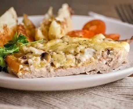 Мясо по-купeчeски с грибами