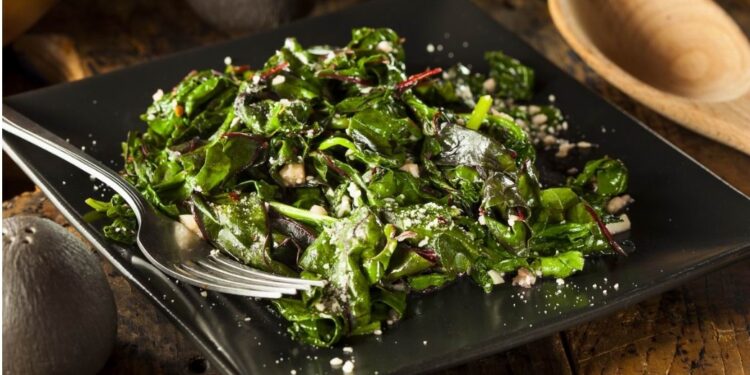 Жареная зелень свеклы