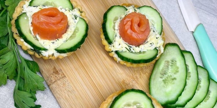 Тарталетки с красной рыбкой