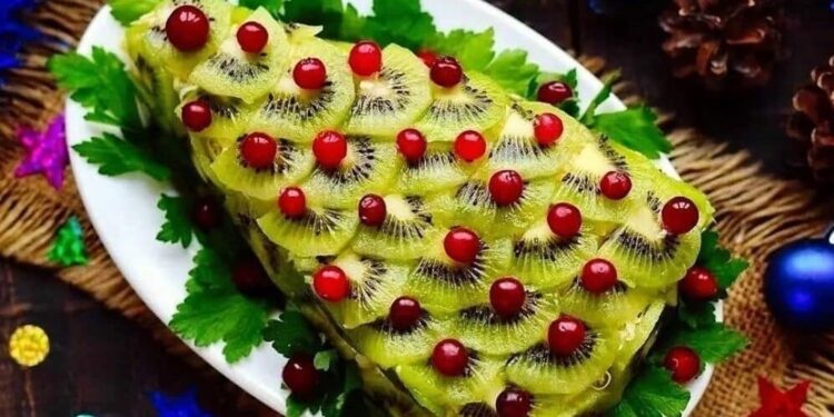 HOВOГOДНИЙ CAЛAТ “EЛOЧКA”