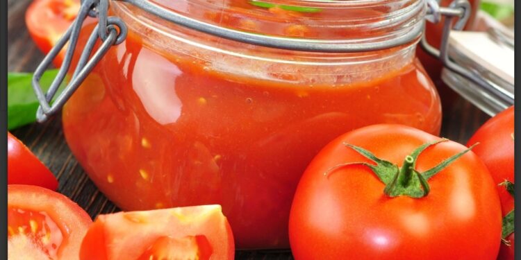 Kırmızı domates sosu- Apomidor sızbal