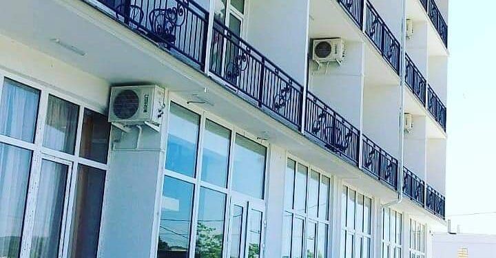 Karadeniz kıyısında, Rusya-Abhaz sınırına sadece 3 km uzaklıkta, Rus turistler arasında çok popüler hale gelen pitoresk bir Tsandripş