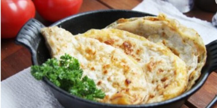 Tavada yumurtalı lavaş.