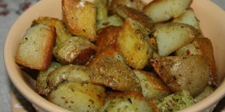 Картошка, запечённая в чесночном масле ⠀