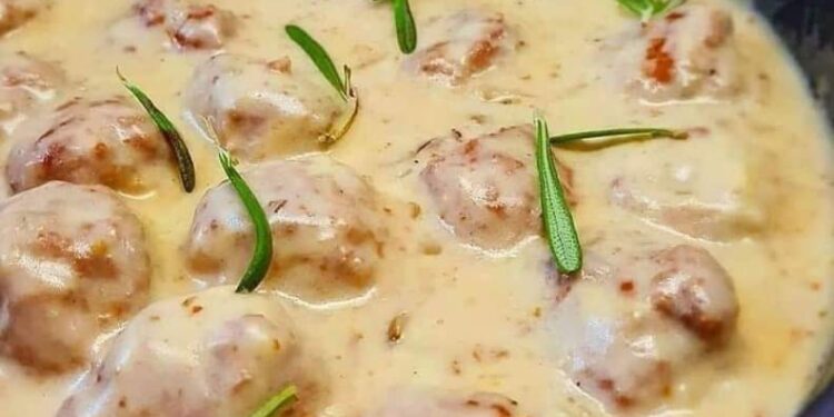 Фрикадельки в сливочном соусе
