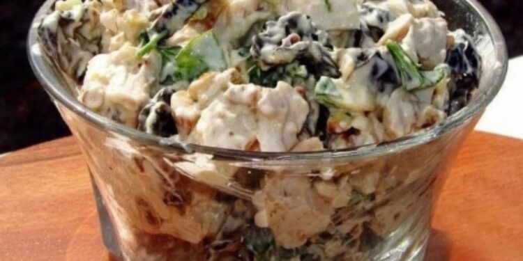 Салат с курицей и черносливом
