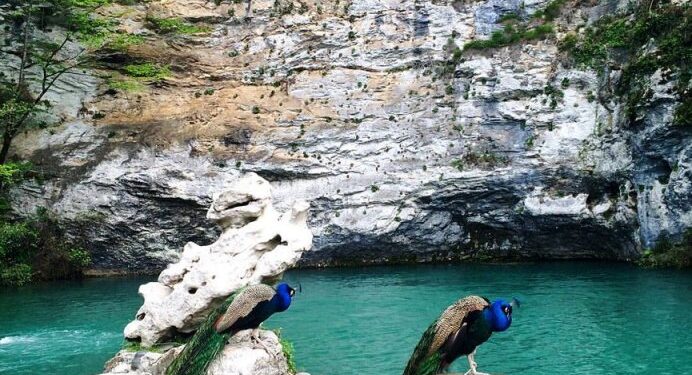 Abhazya’nın Mavi Gölü hakkında birçok efsane ve inanış vardır.