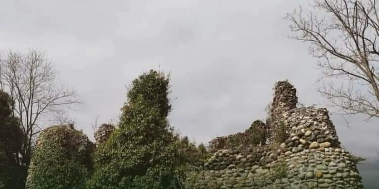 Abhazya topraklarında ortaçağ İtalyan haritalarında işaretlenmiş kale San-Tommazo.