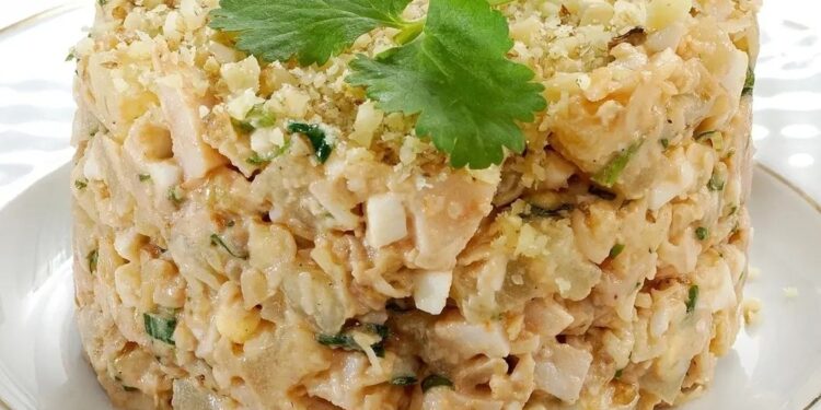 Ananaslı ,cevizli tavuk salatası.