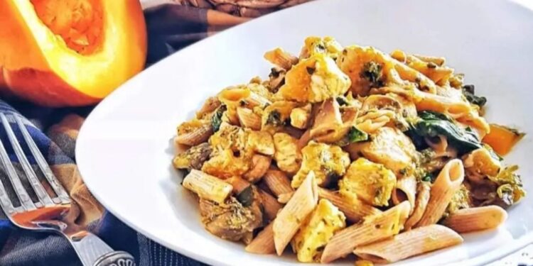 Kabak ve mantarlı erişte