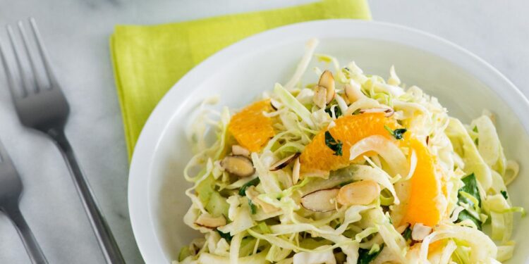 Салат с апельсинами и капустой 