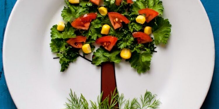 Салат с фруктами и овощами