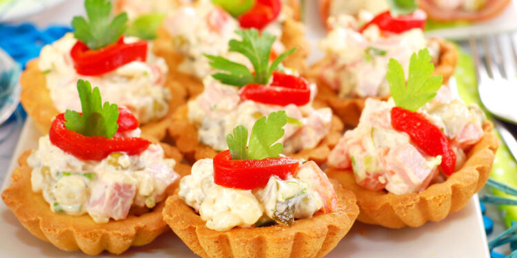 Корзиночки с мясным салатом