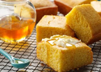 Ацхаршәы́-Ацхаршвы – блюдо из кукурузной муки и меда