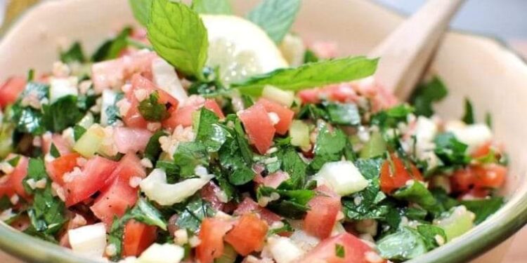 Салат с булгуром и овощами