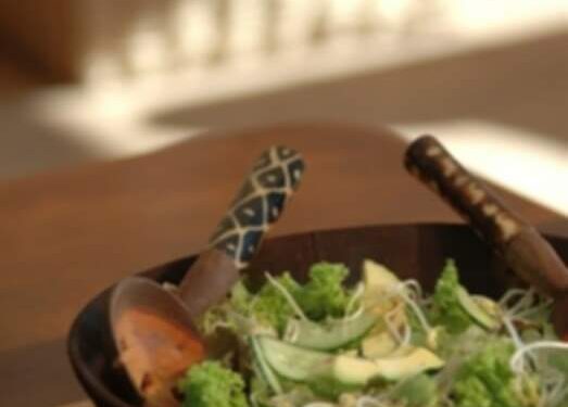 Зеленый салат с авокадо  