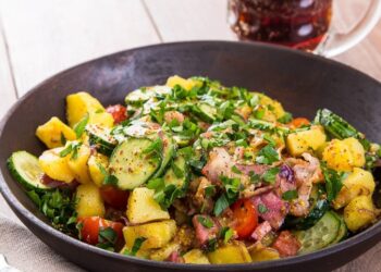 Салат из жареного картофеля