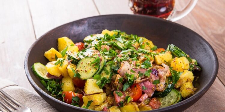 Салат из жареного картофеля