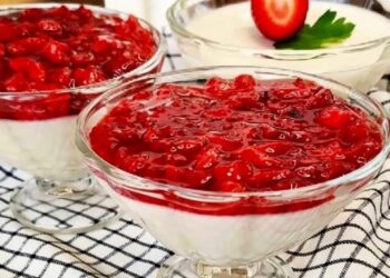 ПАННА КОТТА С КЛУБНИКОЙ.